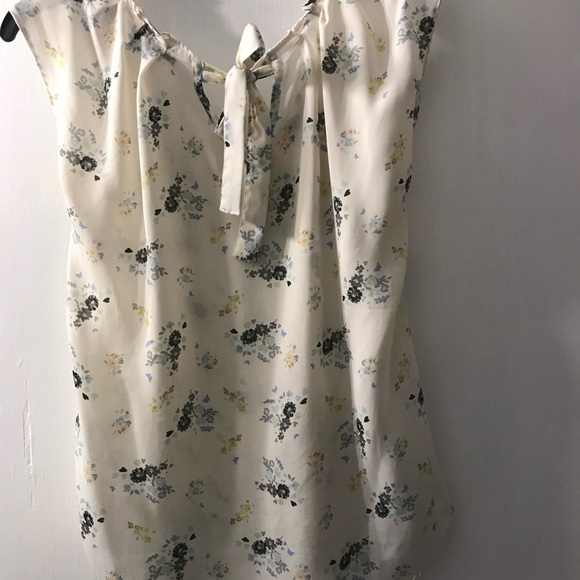 Lauren Conrad cap sleeve floral top - Picture 4 of 5
